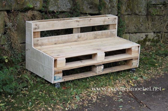 Burada eski europalletlerden inşa edilmiş bir tezgah için bir fikir gösteriyoruz - dış mekan kullanımı için palet mobilya konusunda bir fikir