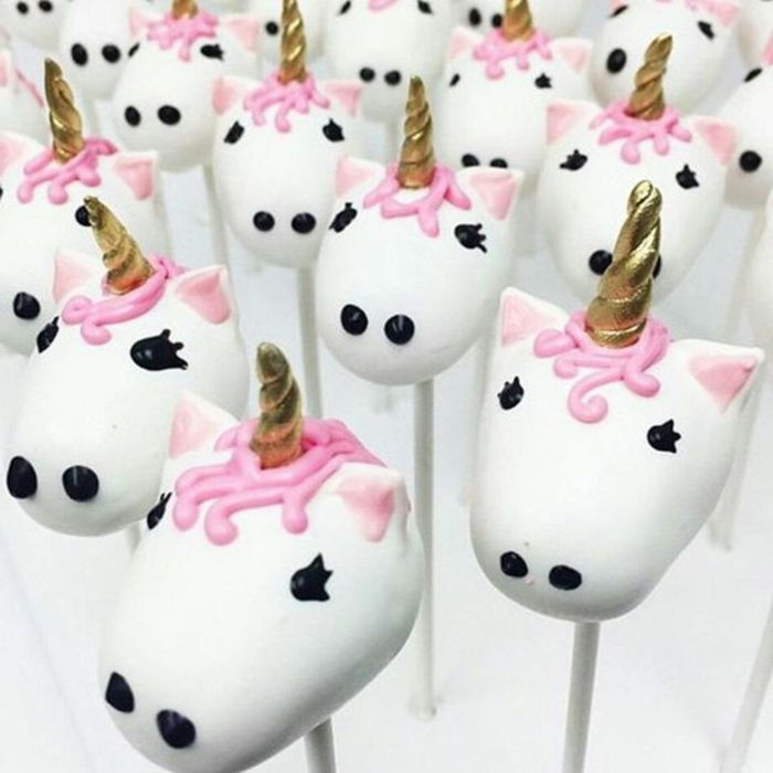 En annan idé för unicornkaka - här är unicorns lollipops