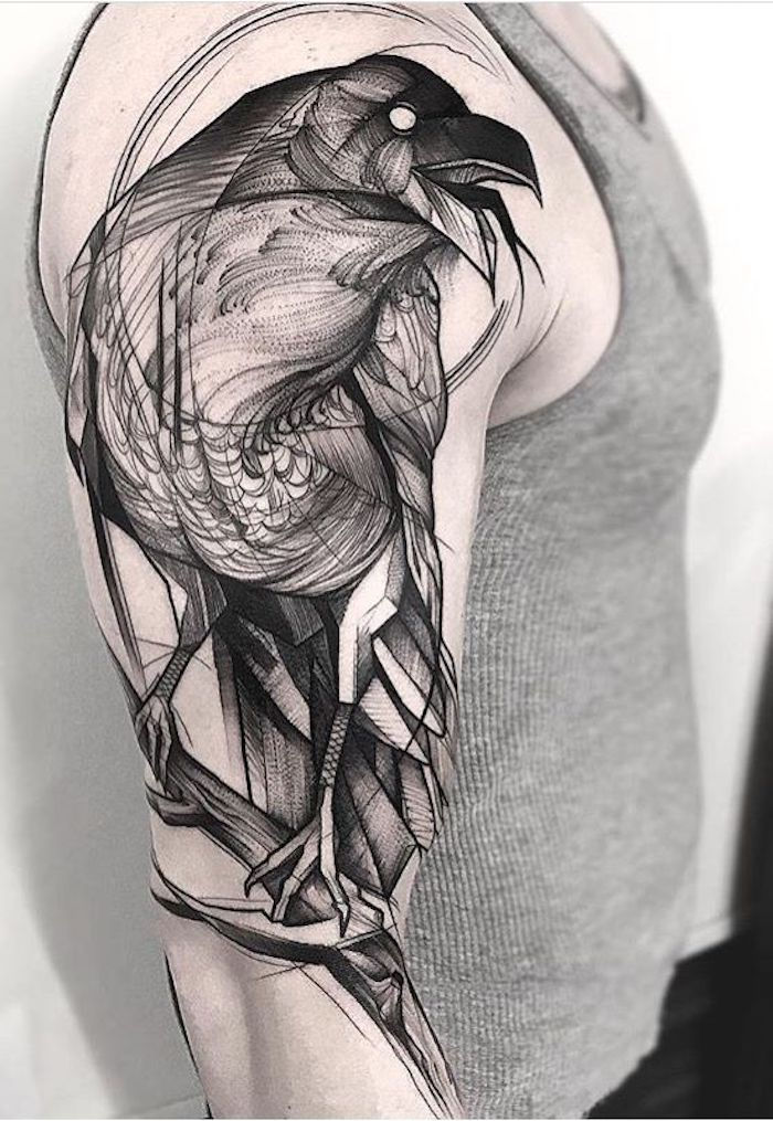 tatovering nordic, fugl i svart og grå, overarm tatovering