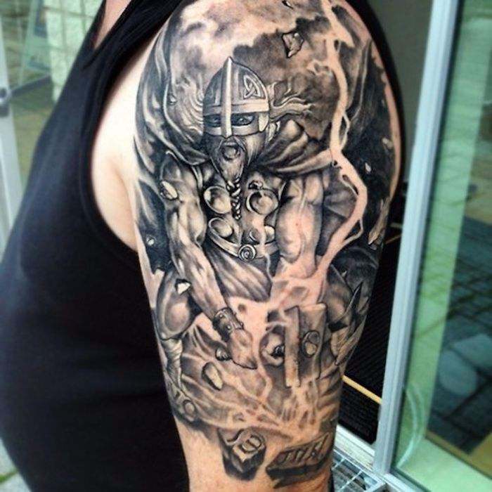 arm tattoo, viking tatovering i svart og grått