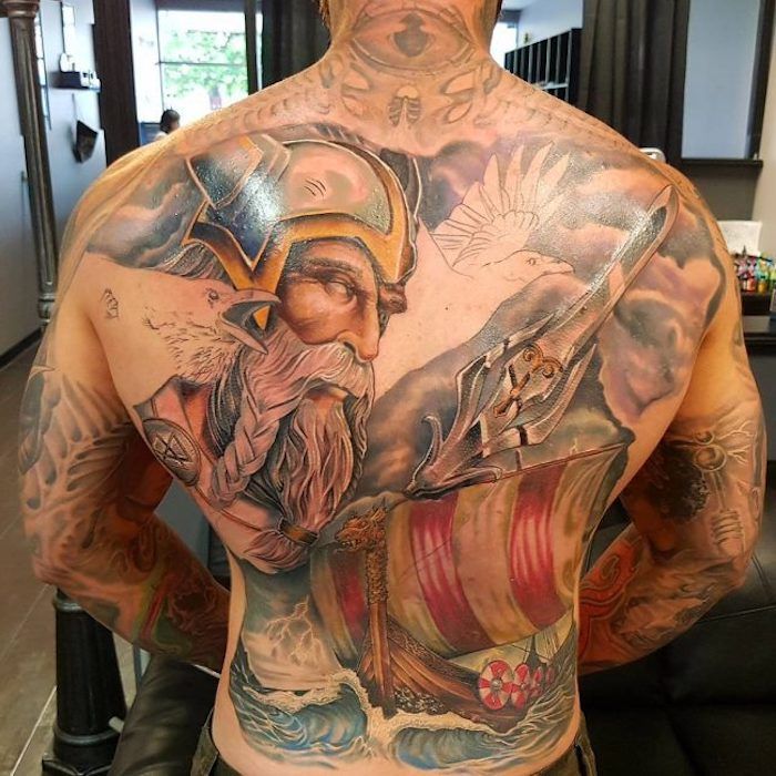 tattoo nordic, tatoo za nazaj, barvita tetovaža, ladja