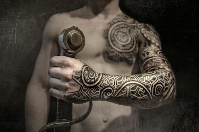 viking tattoo, prsi, tatoo za roke, tatoo rokav, meč