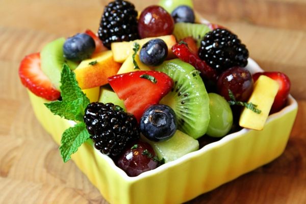 vaisių salotos-receptas-vaisių salotos vaisių salotos padažu-obstsalat kalorijų-puikus dizainas