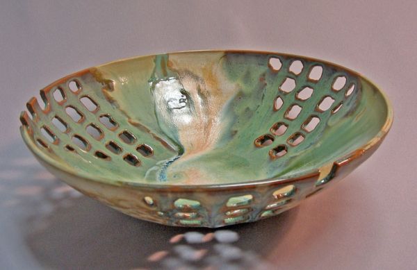 vaisių kriauklė-keramikos-kūrybos-dizaino pilka fone