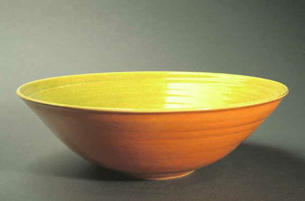 vaisių dubenėlis-keramikos-modernus-dizaino-geltonos ir oranžinės