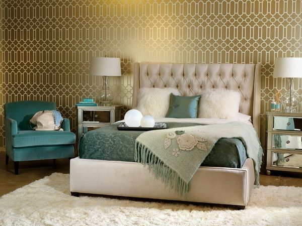 zlatá farba pre tapety v luxusnej spálni