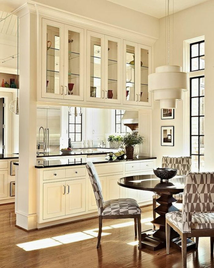 otvorenú kuchyňa s pultom-jedálenský vitrína-oddelené-čalúnené stoličky-designer-LAMP-byliny
