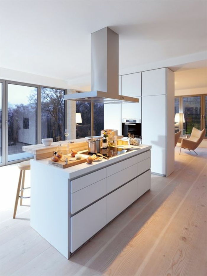 otvorenú kuchyňa s-counter-obývačke-oddelené-laminát, drevené stoličky-bielo-kuchynskej linky a paže stoličky