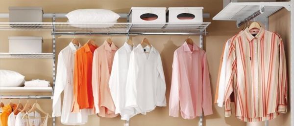 Open-system-Kleiderschrank ljusa klänningar-shirts