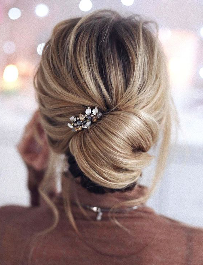 hnedá blond ombre nápad pre nevesty svadobné účes svadobné krásne dekorácie pre vlasy