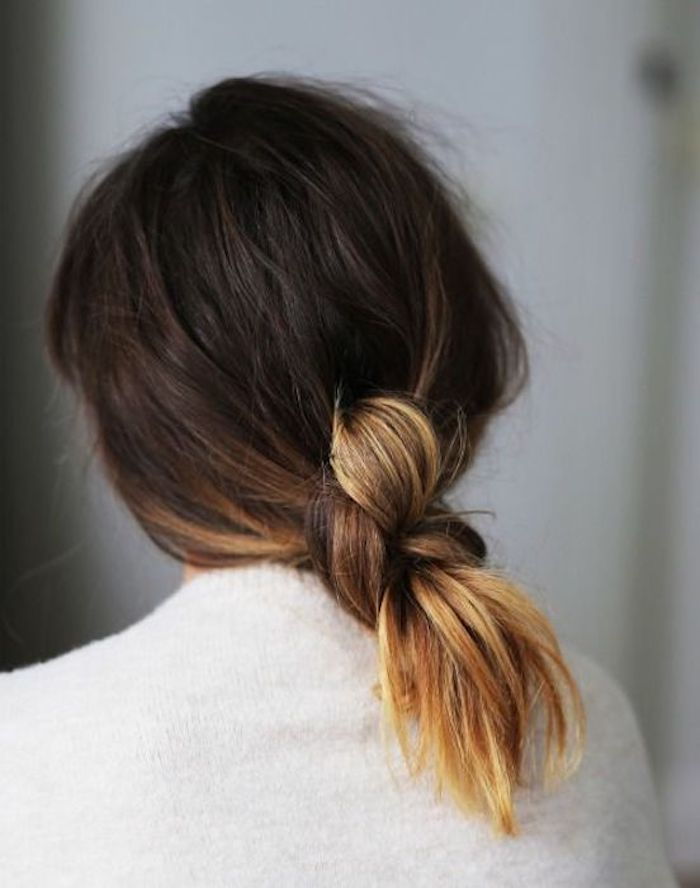 binde brunt hår med blonde tips for å skape en unik og enkel frisyre