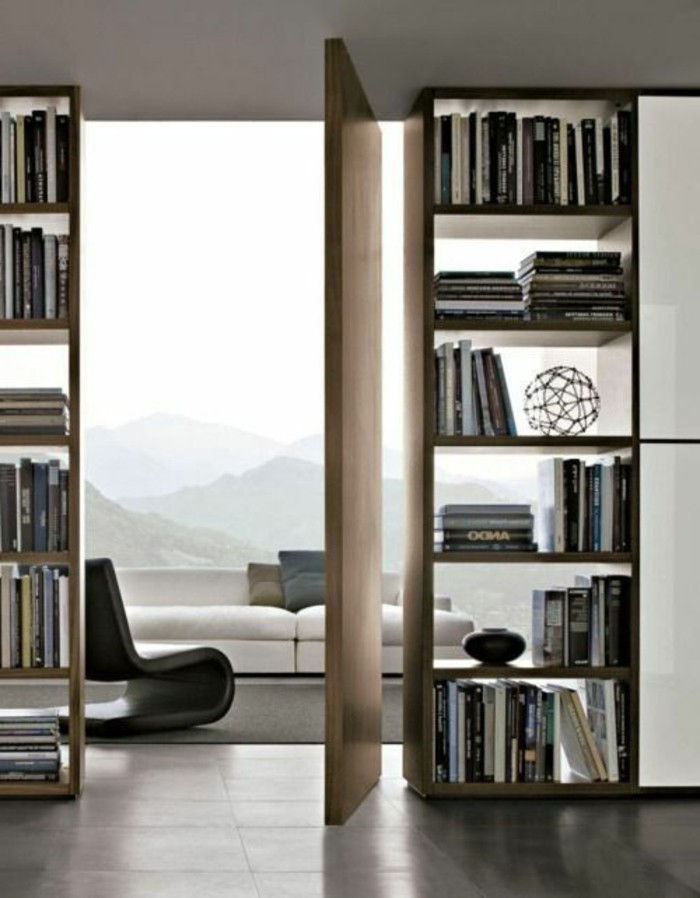 optische scheiding boekenkast-room divider partitie shelf-shelf-room divider-leeshoek en witte koffie-houten deur donker vloertegels