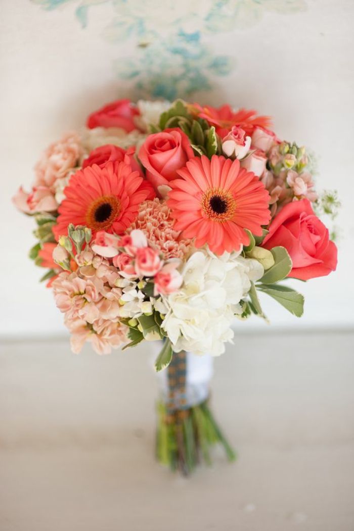 Turuncu-gerbera-buketleri-güzel-çiçek-dekorasyon-deco-ile birlikte-çiçekler