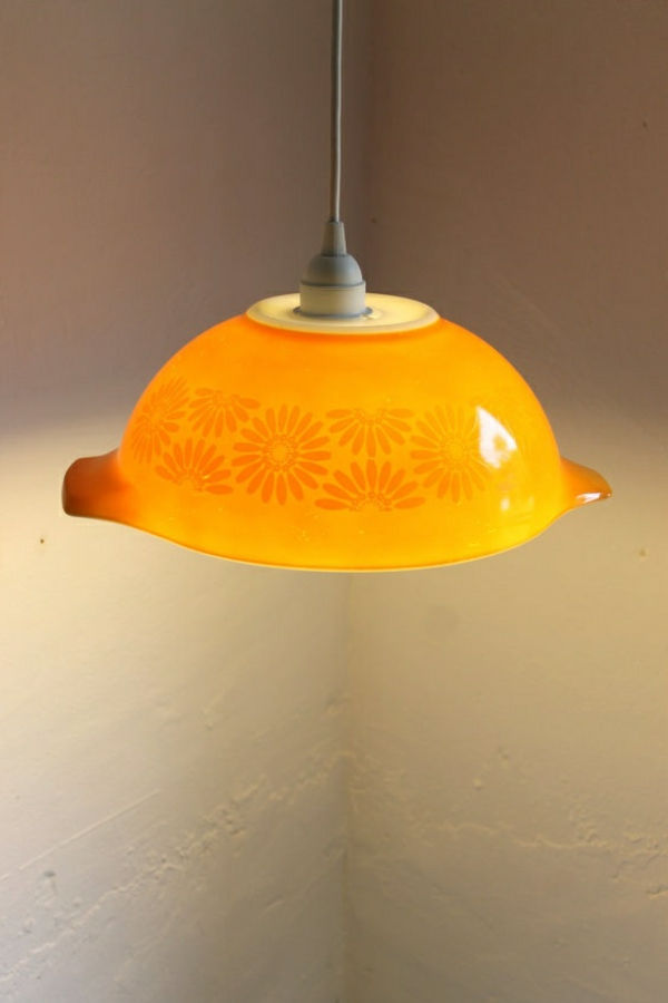 Usa la piastra arancione come un lampadario di design