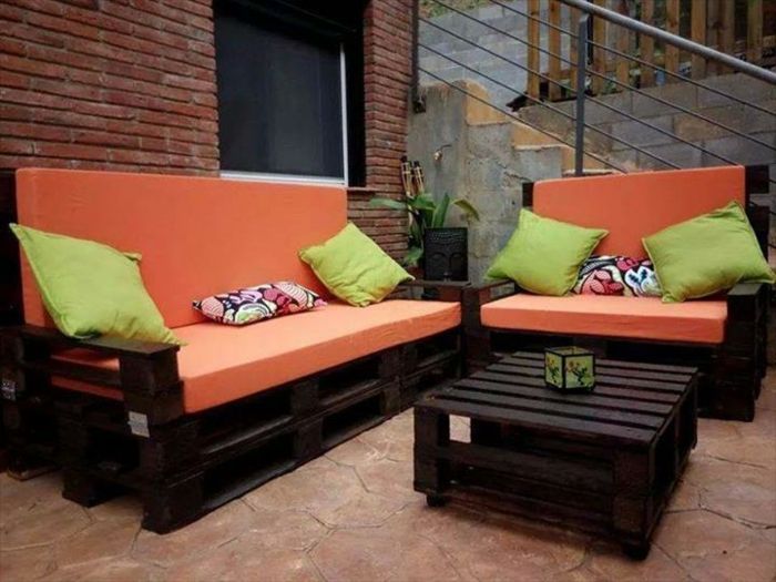 apelsin soffa-of-pallar-gröna kuddar