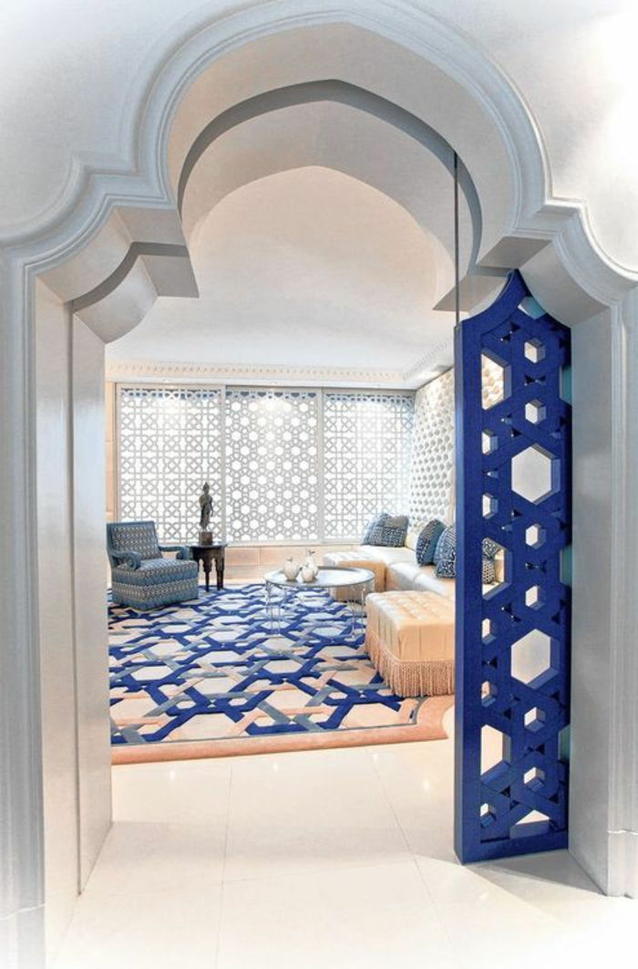 rytietiškas apdaila mėlyna spalva baltas fonas dekoratyvinis kilimas persų kilimų kambarys daliklis mėlynas