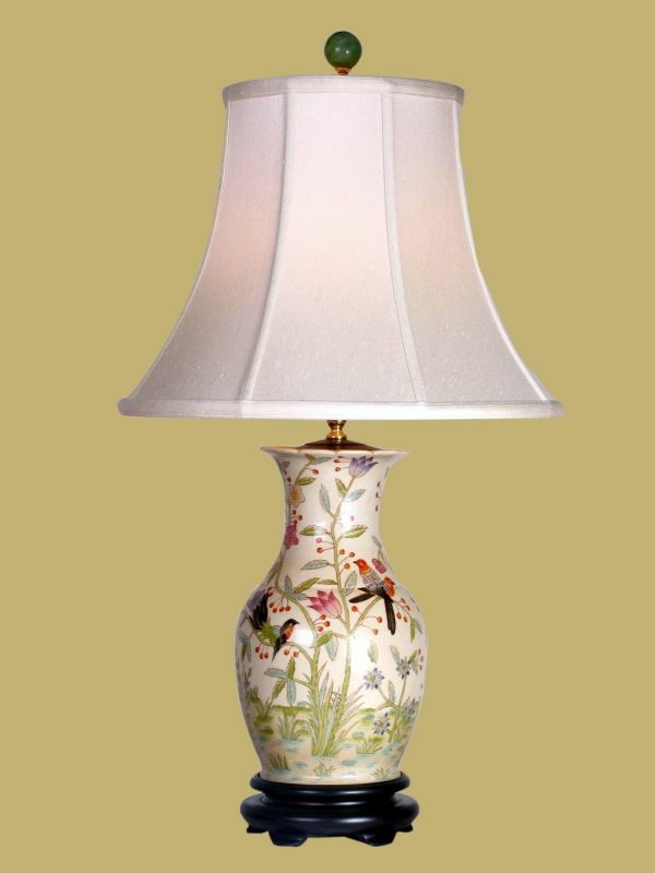 orientalisk-lampa-ljus-färg-ockra bakgrund