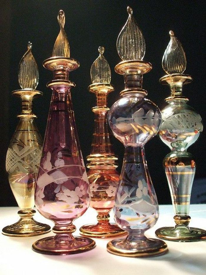 arabische meubels Egyptische parfumflesjes met uniek design unieke stukken decoratie en geur