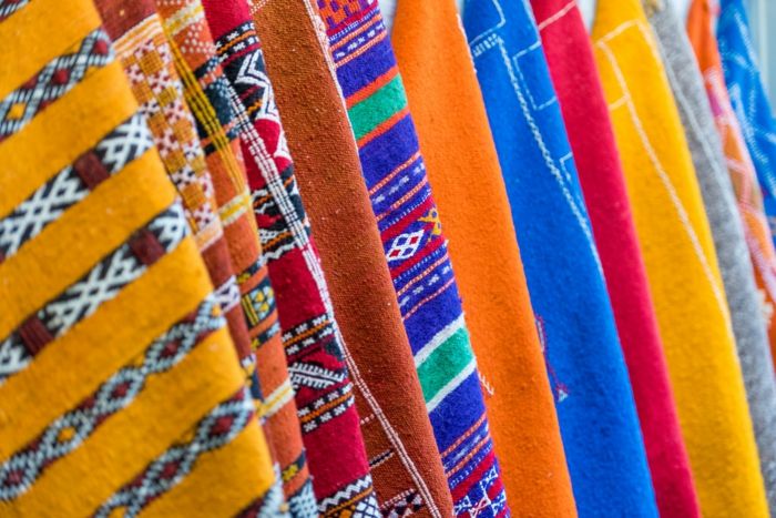 Rynek tkanin takich jak wełna i wata, próbki mebli, wykładziny ścienne i dywany