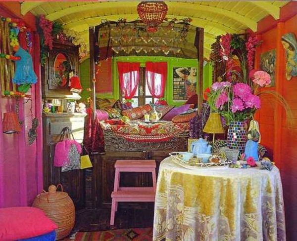 många färgglada färgscheman i det orientaliska sovrummet