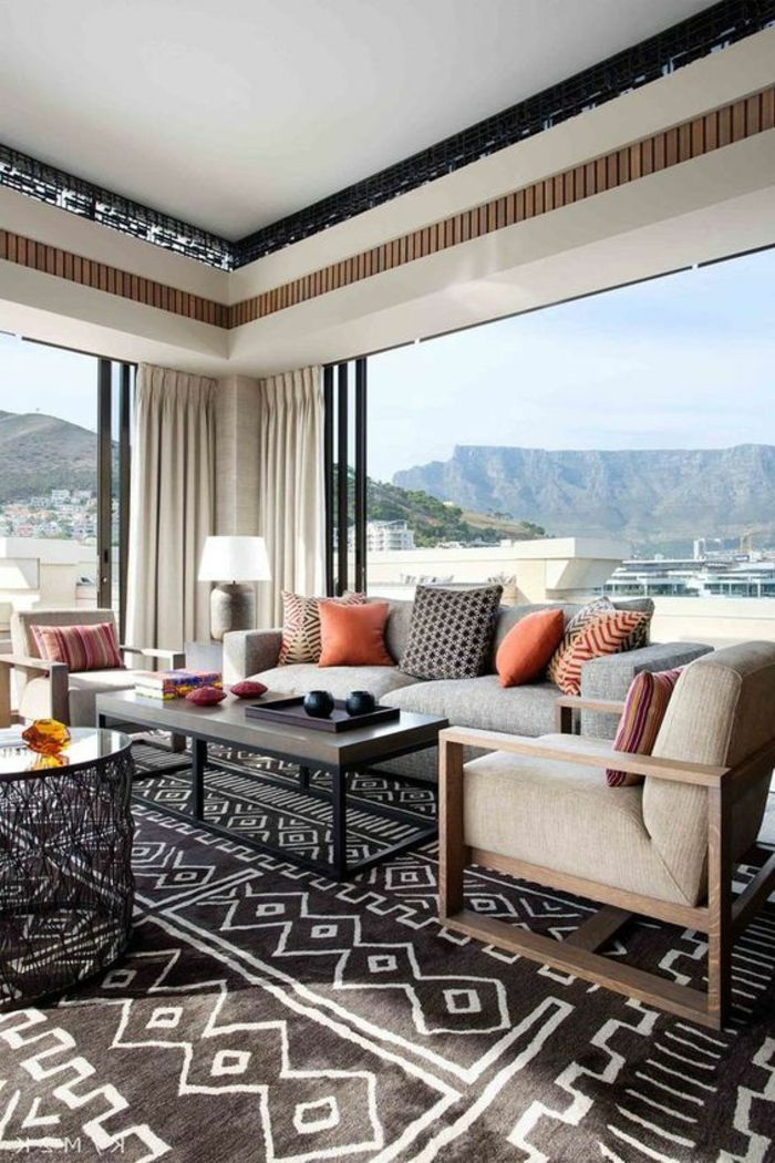 orientaliska element i det stora rummet mattan i svartvitt soffa fåtölj kudde deco fönster idéer