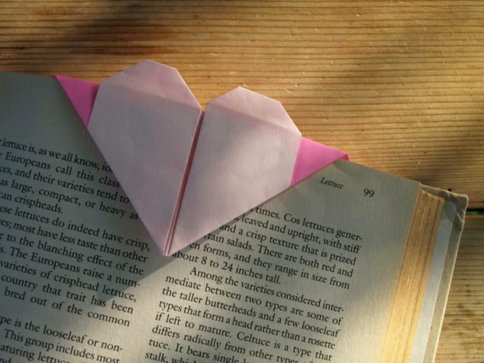 origami-hjerte-i-rosa-farge-bokmerker-ideer