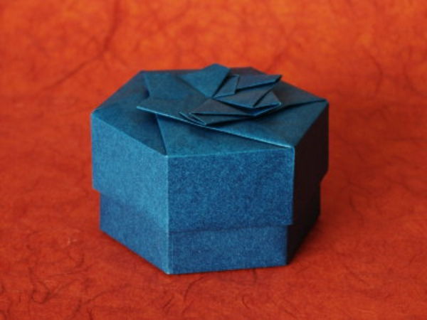 origami-box-model hexagonal în albastru
