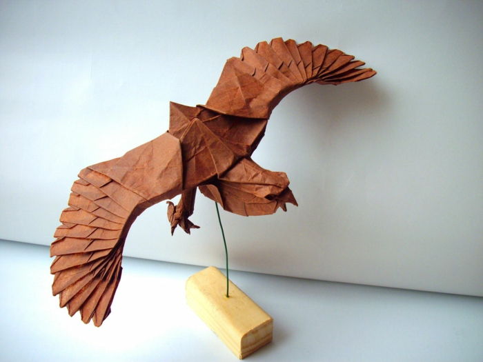 origami dyr-a-eagle - lys bakgrunn