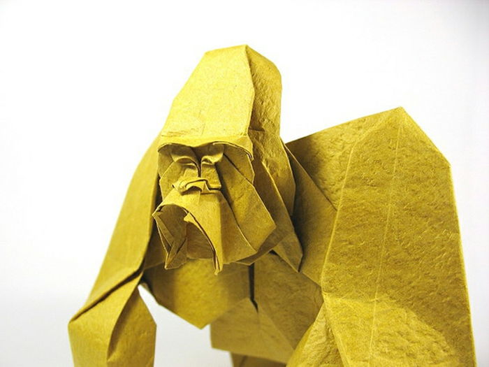 Origami-gyvūnai-A-gorila-in-geltona
