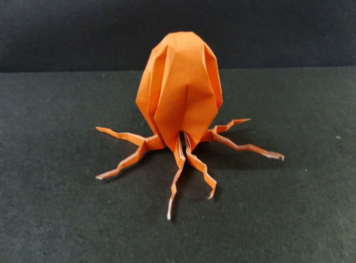 Origamiden hayvanlar-bir-ahtapot-içinde-turuncu