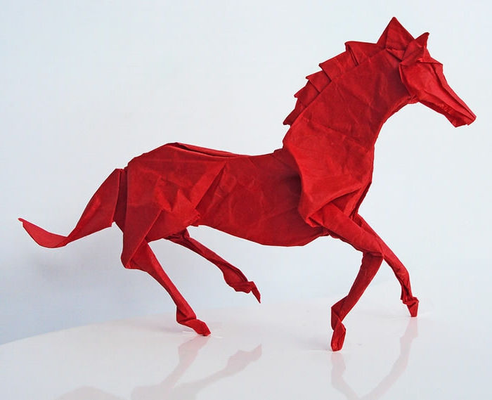 origami-dyr-en-rød-hest