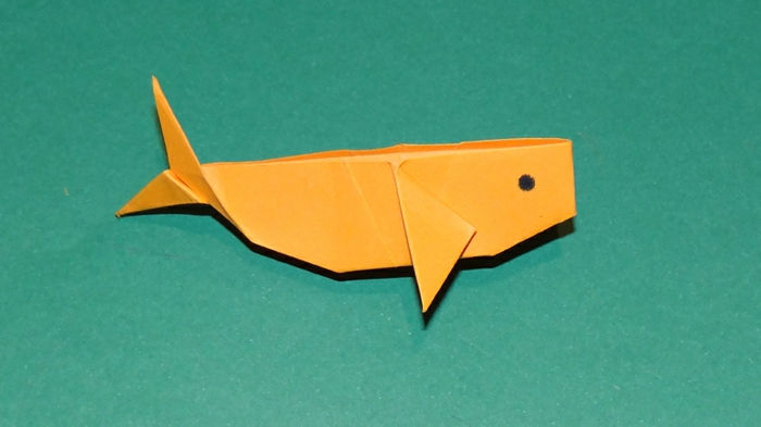origami-animale-un-Wal-in-galben
