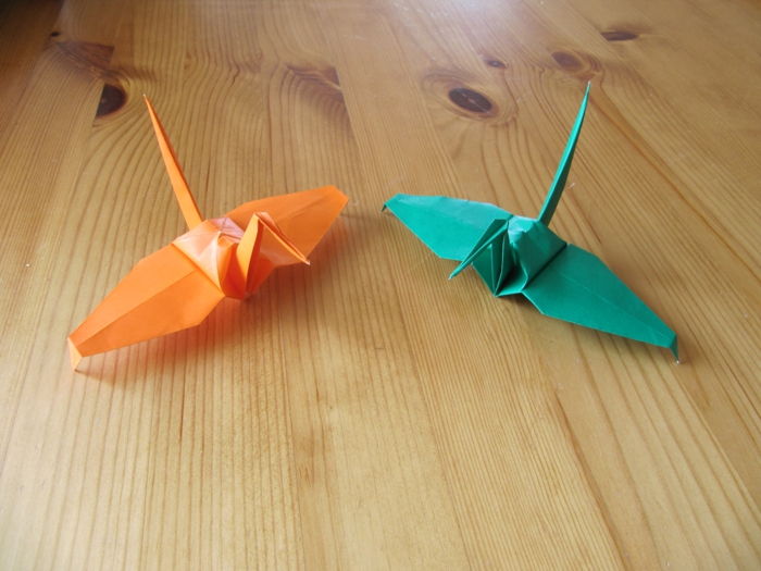 Origamiden hayvanlar iki sandhill vinç