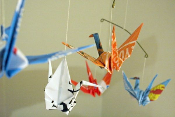 origami-to-christmas-colorful-kranar - foto taget från nära