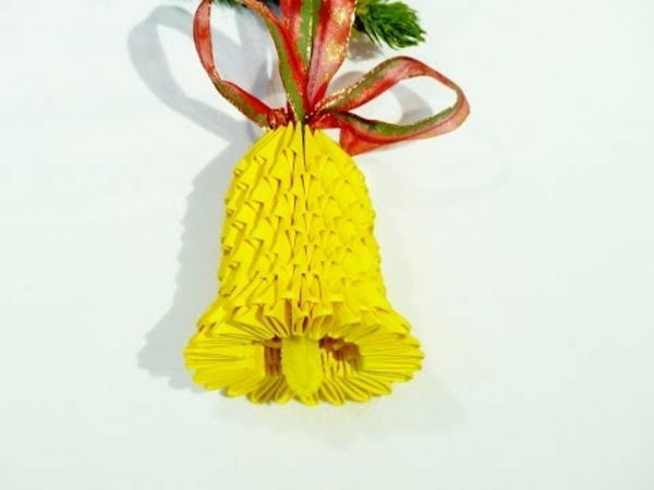 origami-till-jul-gul-klocka - vit bakgrund