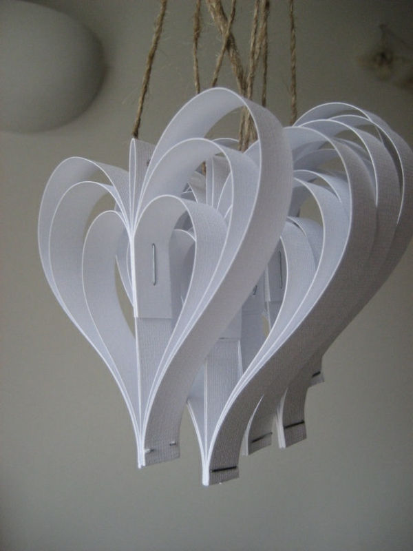 origami-till-jul-vita-hängande hjärtan - väldigt söt utseende
