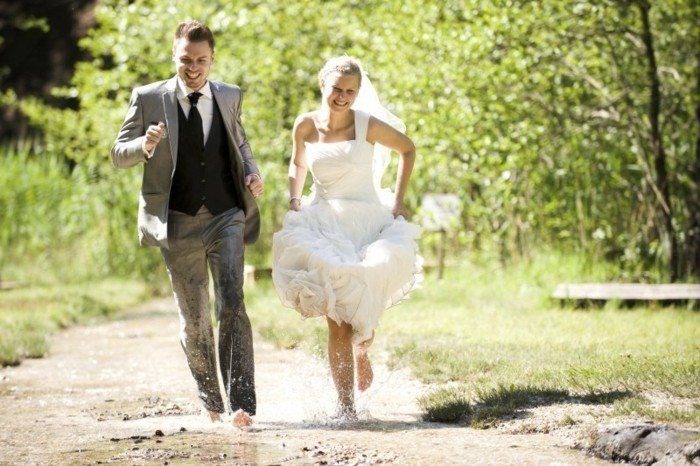 Originalios vestuvių nuotraukos idėjos run-per-the-balutę