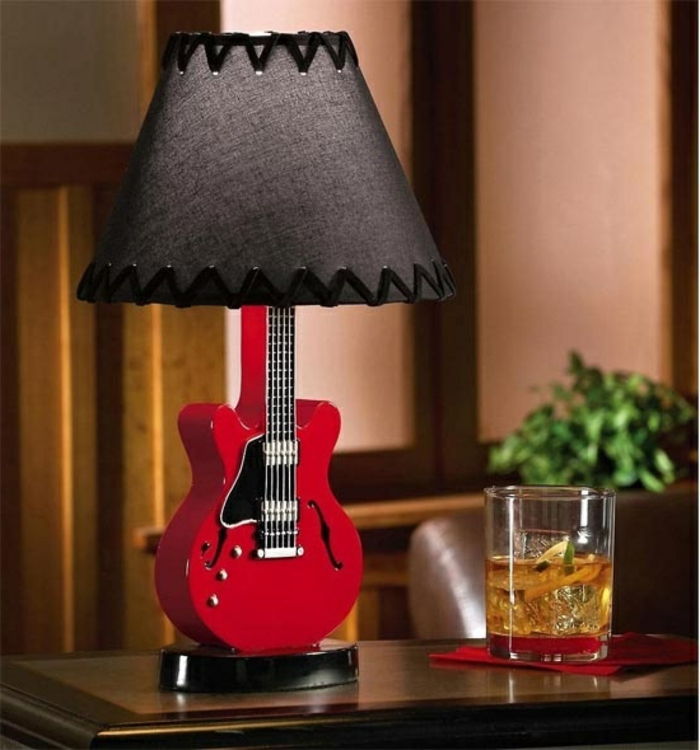 idea-para o original lâmpada de cabeceira Decoração e guitarra vermelha