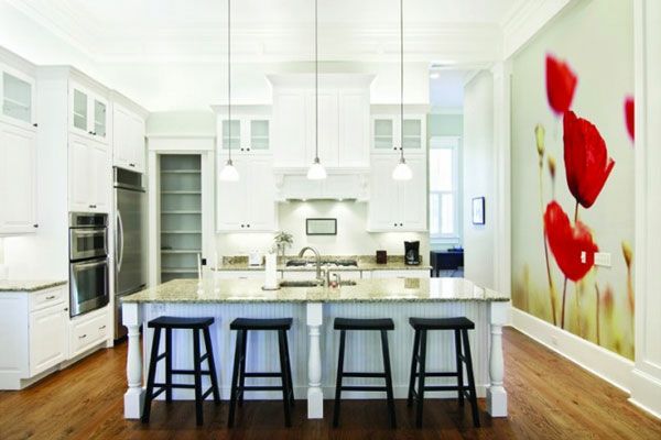 pictura lalele pe perete pentru accent în bucătărie - culoarea albă principală