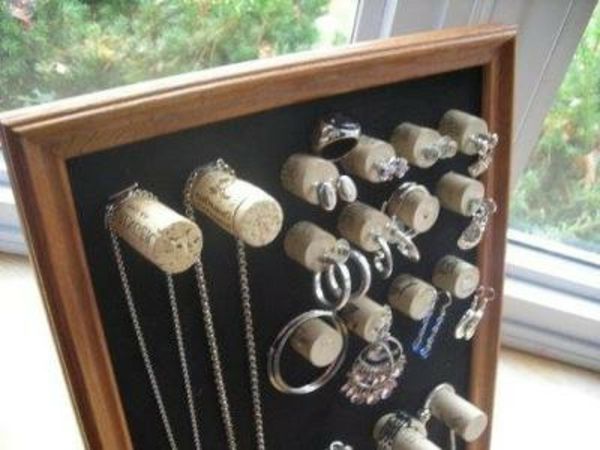 originálny obchod s nápomocami s korkovými šperkami
