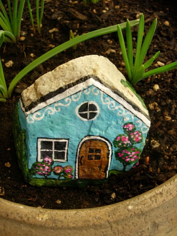 original-house-in-garden-in-himmelsblå