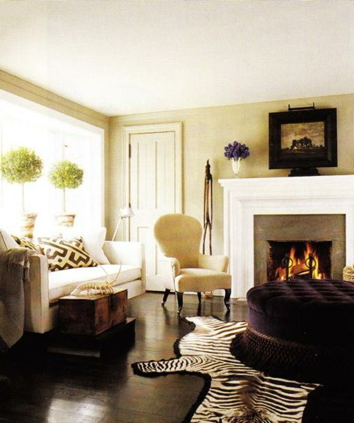 opprinnelige-modell-stue-beige-hvitt-peis-og-vakker-møbler