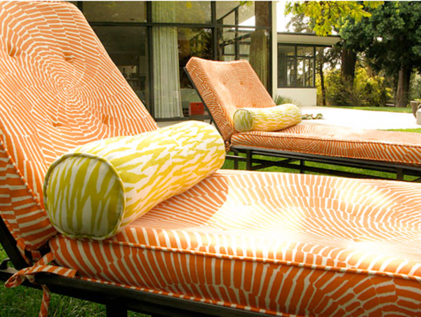 outdoorweefsels-cool-oranje-ligstoelen