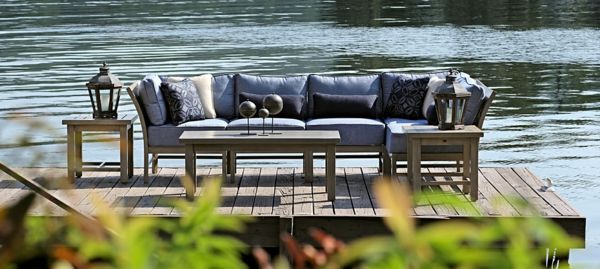 outdoorweefsels-a-sofa-by-the-vijver