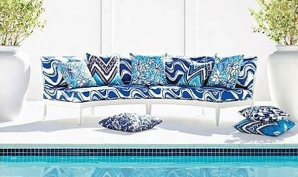 outdoorweefsels Chic-wit-sofa-by-a-pool