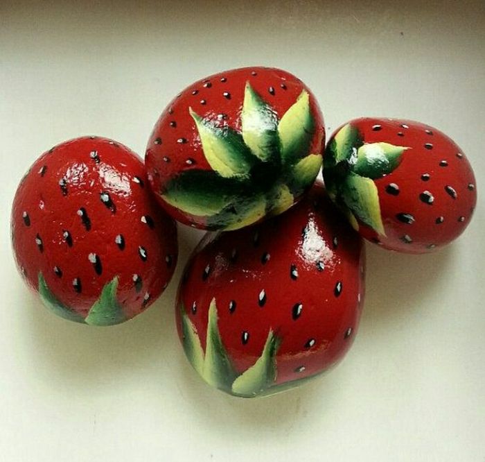 oval-sten handmålade jordgubbar ritningar