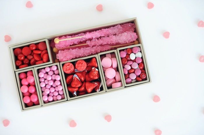 Craft Box - Valentine Box med rosa sötsaker i små fack