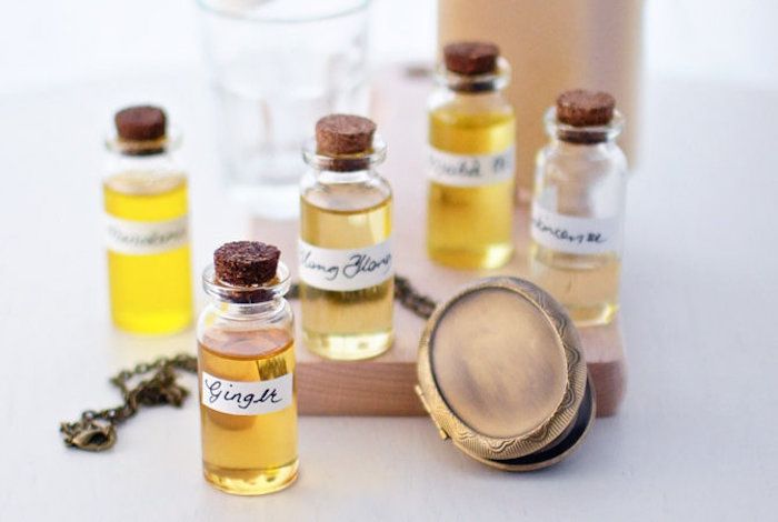 parfymolja, kosmetika gjorda av naturliga ingredienser, organisk kosmetika