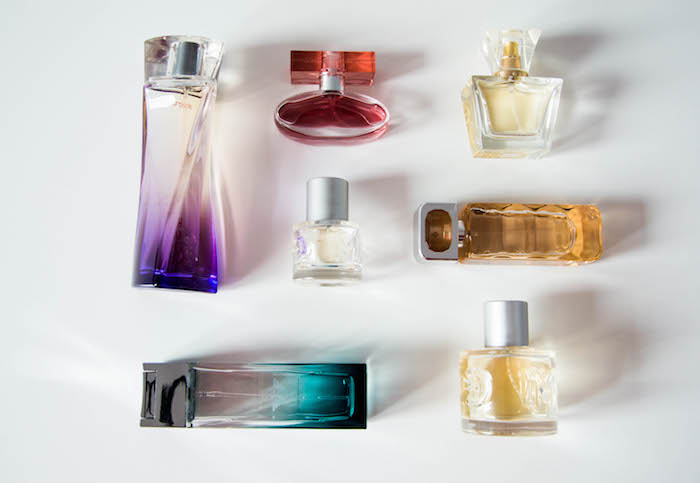lage parfyme selv, forskjellige parfymeflasker, diy gaver til kvinner