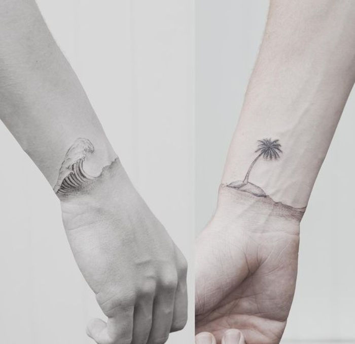 tatuiruotės, papildančios vieni kitus, banga ir sala, kūrybinė idėja poroms, vasara